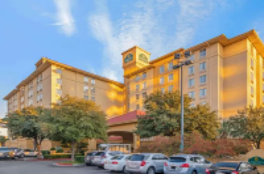 La Quinta Inn & Suites by Wyndham San Antonio Airport