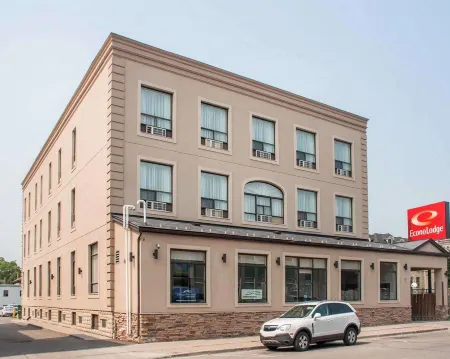 Woodstock Inn and Suites