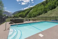 Etta Place 7 by Avantstay Ski in/ Ski Out Unit w/ Striking Views!