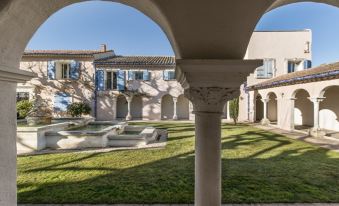 Superb Suite in a Villa with Private Pool - by Feelluxuryholidays
