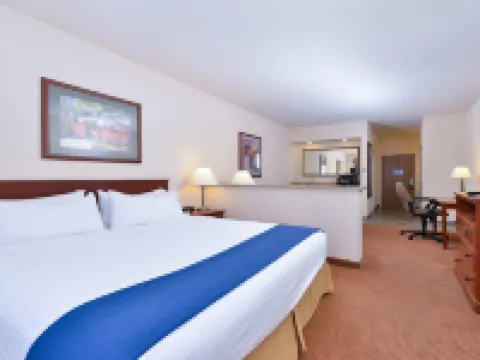 Holiday Inn Express & Suites FARMINGTON (BLOOMFIELD) by IHG Hotels in Farmington