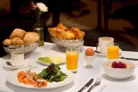 Royal Manotel - Desayuno