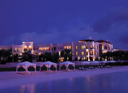 Traders Hotel，Qaryat AI Beri, Abu Dhabi Отели рядом с достопримечательностью «Мечеть шейха Зайда»