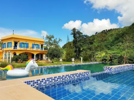 Rak Na Suan Pueng Resort Отели рядом с достопримечательностью «Suan Phueng»