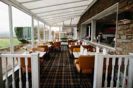 Bryn Meadows Golf, Hotel & Spa Отели в г. Лланбрадч энд Пулипант