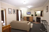 Admiralty Inn Hotels in Belmont