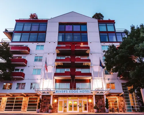 River's Edge Hotel Portland, Tapestry Collection by Hilton Hotels near Pendleton City Park