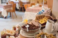 Résidence Château Royal - breakfast