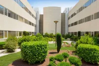 Ramada by Wyndham Madrid Tres Cantos فنادق في سان أوغستين ديل جواداليكس