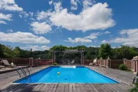 Inn at Lake Joseph - Pools