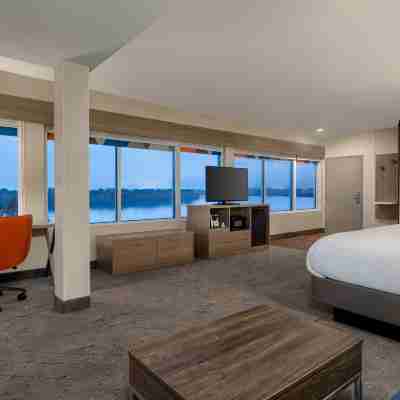 Holiday Inn Express & Suites EVANSVILLE DOWNTOWN by IHG Rooms