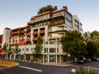 River's Edge Hotel Portland, Tapestry Collection by Hilton Hotels near Terwilliger Boulevard Parkway