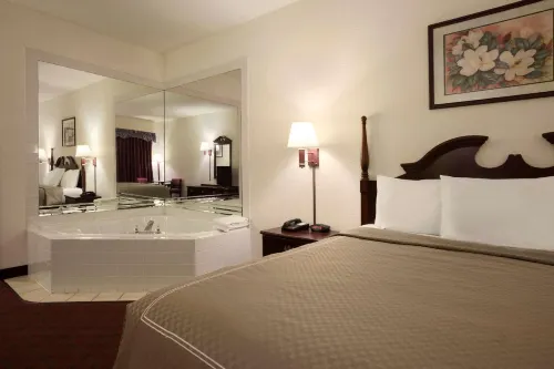 Super 8 by Wyndham Aurora/Naperville Area