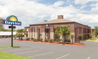 Days Inn by Wyndham College Station University Drive