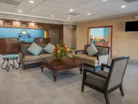 Days Inn & Suites by Wyndham San Antonio Near Frost Bank Ctr - Pet friendly