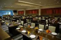 Hotel Masineni Grand - parking