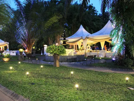 Narita Hotel Surabaya Отели в г. Gubeng