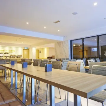 City Comfort Hotel Kuala Lumpur City Center (Bukit Bintang) Отели рядом с достопримечательностью «Развлекательный центр TREC KL»