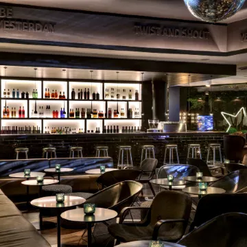 Motel One Hamburg am Michel Отели рядом с достопримечательностью «Ратуша Гамбурга»