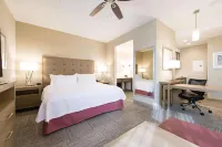 康科德夏洛特Homewood Suites by Hilton 鄰近Morrison Motor Car Museum的酒店