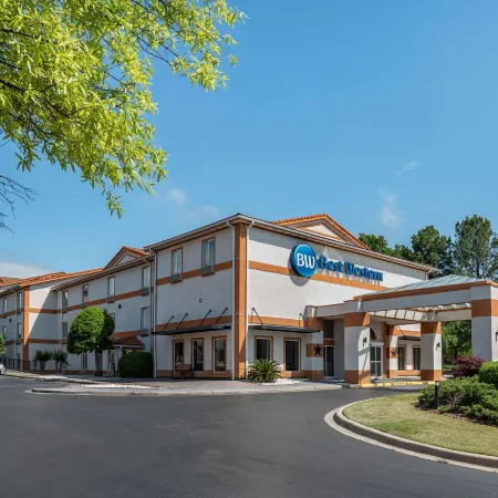 Best Western Plus Carlton Suites