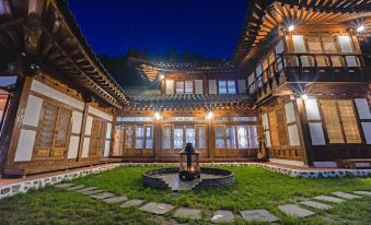 Gangneung Booyoonok Hanok Pension - Housity
