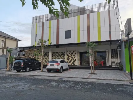 Lucky Hotel Palu