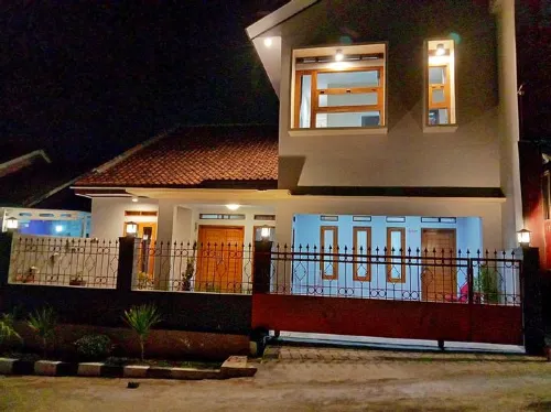 Guesthouse - Lubna Homestay Hotels in Cilimus