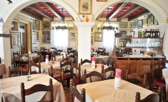 Hotel Ristorante Cinque Colonne - Housity