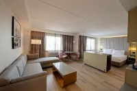 Bloom Mississauga, Tapestry Collection by Hilton Hotels in Mississauga