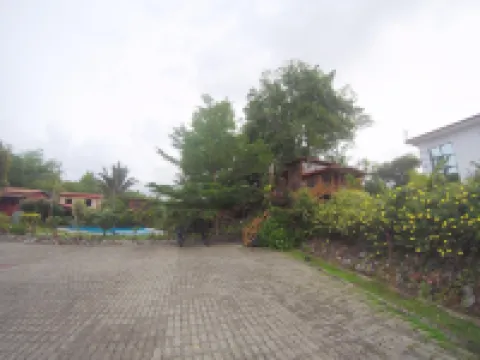 Borneo Tree House Hotel berhampiran Karambunai beach view, Sabah.