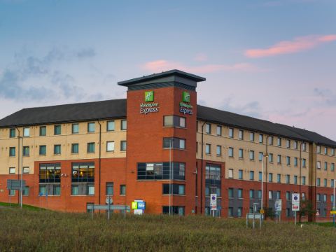 倫敦魯頓機場智選假日酒店