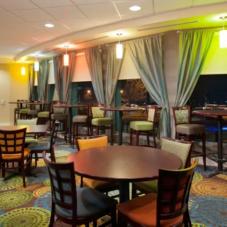 Holiday Inn Express & Suites PITTSBURGH WEST - GREEN TREE by IHG