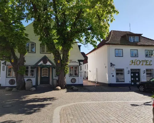 Hotel Freihof am Roland Hotels near Cranz