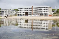 Surfside Hotel and Suites - 2-Star