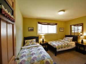 Auberge Kicking Horse Guest House