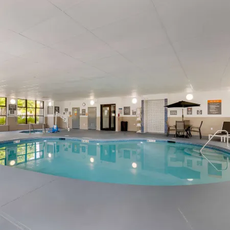 La Quinta Inn & Suites by Wyndham des Moines West Clive