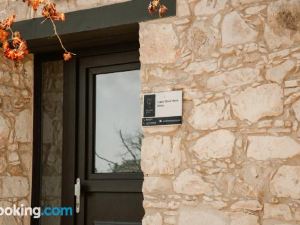 Phaedrus Living: Luxury Stone House Armou