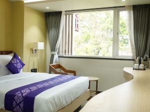 Purple Beds by Vits Dwarkesh, Surat