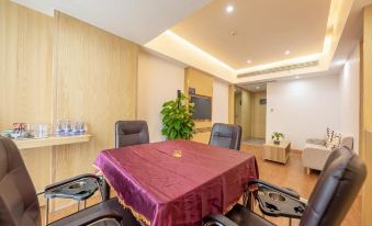 Midi Hotel (Zhangjiajie Tourism and Commercial Pedestrian Street Tianmen Outlet Plaza)