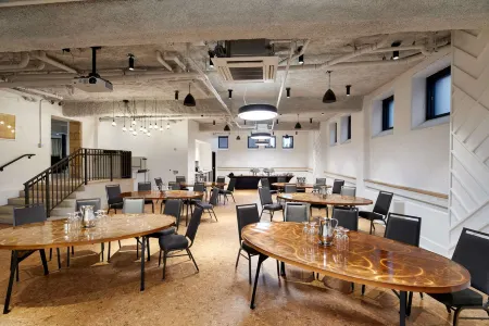 Tryp by Wyndham Pittsburgh/Lawrenceville Отели рядом с достопримечательностью «Храм познания»