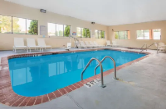 Days Inn & Suites by Wyndham Peachtree Corners/Norcross