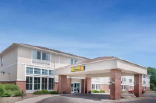 Super 8 by Wyndham Menomonie WI Hotels in 