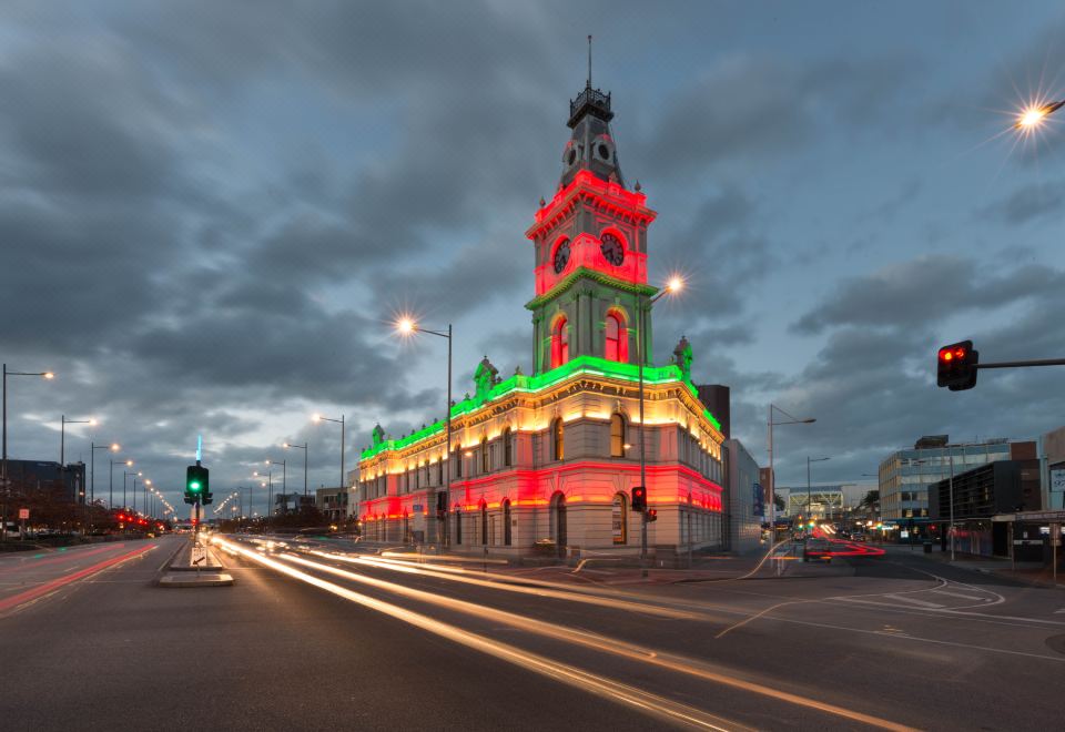 홀리데이 인 단데농