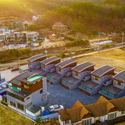 Gyeongju Meomulda Poolvilla Отели рядом с достопримечательностью «Парк аттракционов Gyeongju World»