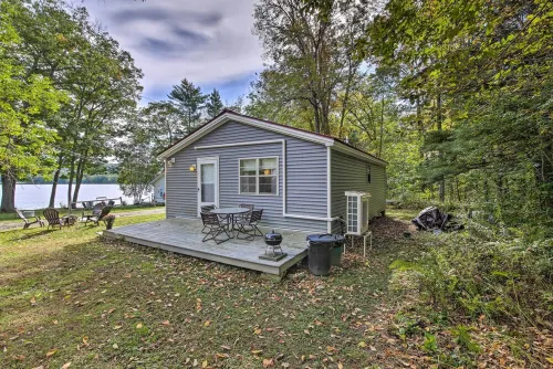 Rustic Retreat Across from Lake Family Friendly! Hotels in Washington