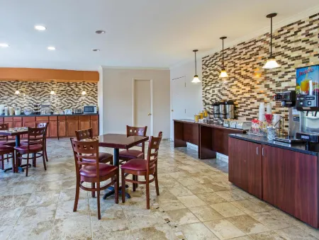 Days Inn by Wyndham Manassas Battlefield Отели рядом с достопримечательностью «Henry House Hill»