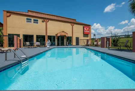Econo Lodge Inn & Suites