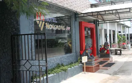 Hongkong Inn Singkawang Отели рядом с достопримечательностью «Mess Pemda»