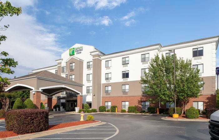 Holiday Inn Express & Suites ROANOKE RAPIDS SE by IHG
